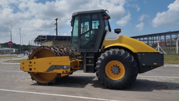 Rolo Compactador SD105-DX Volvo - Imagem 2