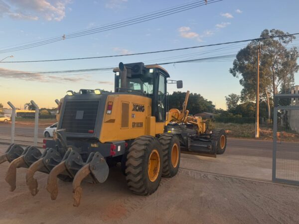 Motoniveladora XCMG GR1803BR - Imagem 2