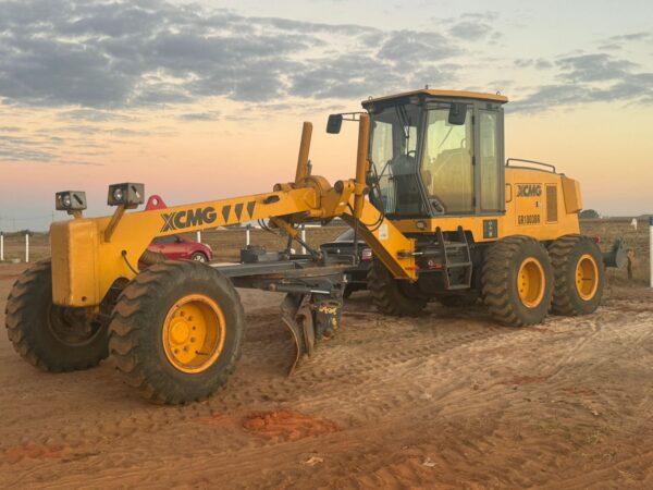 Motoniveladora XCMG GR1803BR