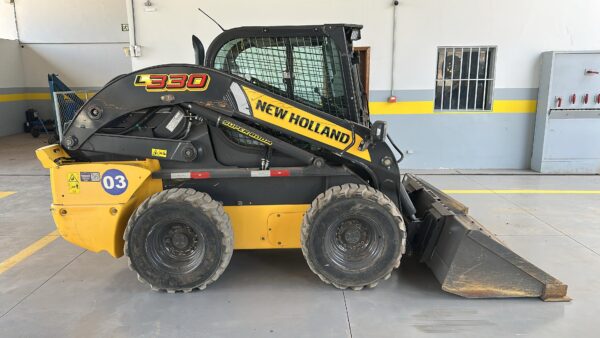 Minicarregadeira New Holland Construction L330 - Imagem 2