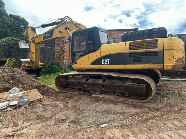 Escavadeira Hidráulica de Esteiras Caterpillar 330 - Imagem 3