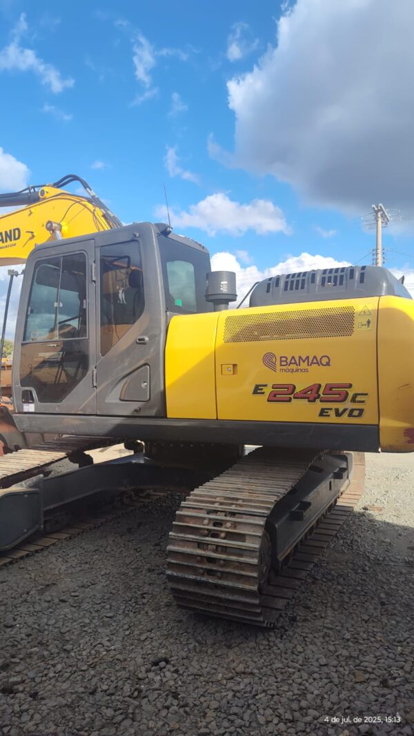 Escavadeira 245C New Holland Construction - Imagem 2