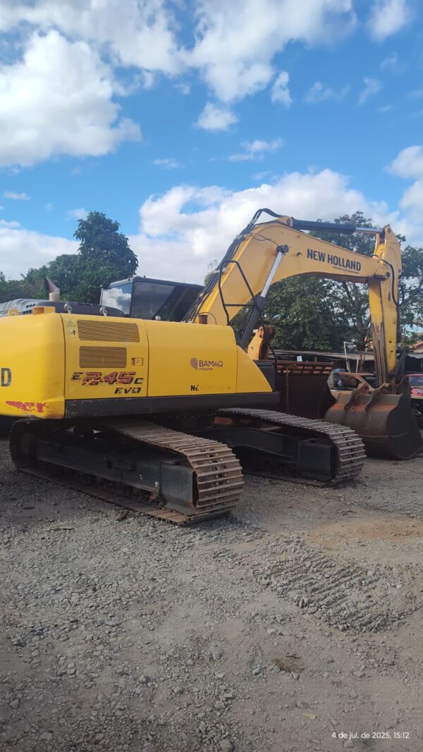 Escavadeira 245C New Holland Construction