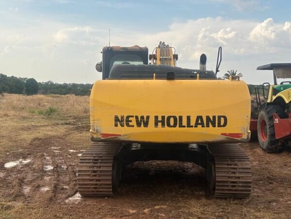 Escavadeira 215C EVO New Holland Construction - Imagem 2