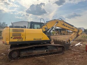 Escavadeira 215C EVO New Holland Construction