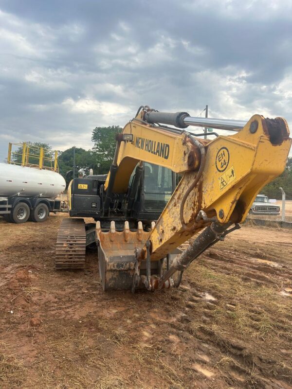 Escavadeira 215C EVO New Holland Construction - Imagem 3