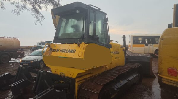 Trator de Esteira D150B New Holland Construction - Imagem 2