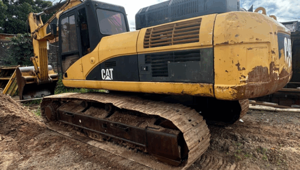 Escavadeira Hidráulica de Esteiras Caterpillar 330