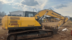 Escavadeira 215C EVO New Holland Construction