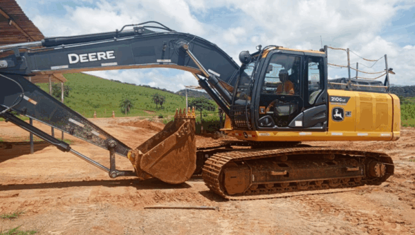 Escavadeira John Deere 210G-LC (Versão Massa)
