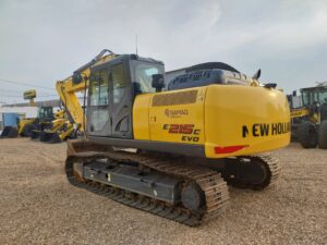 Escavadeira E215C EVO New Holland Construction